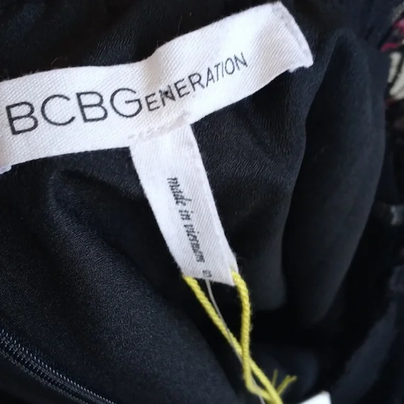 NWT BCBGeneration Women’s Laced Black & Purple Paisley Sleeveless Short Romper S - Picture 3 of 16